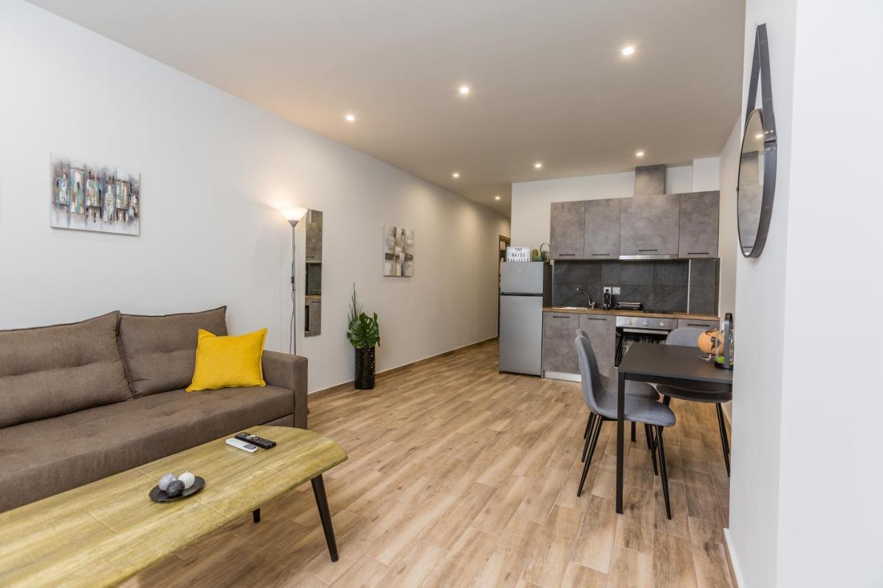 Raise Athens Metro Apartments ภายนอก รูปภาพ