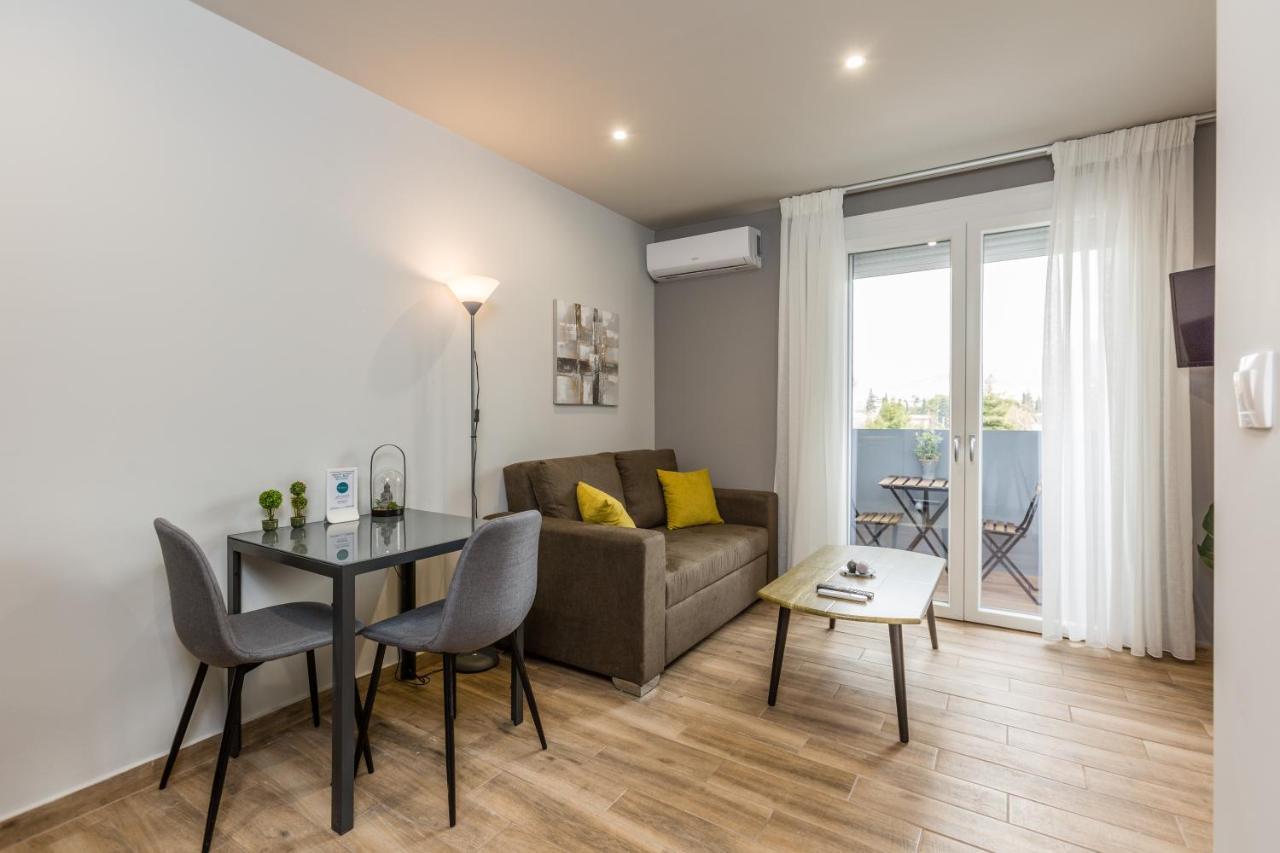 Raise Athens Metro Apartments ภายนอก รูปภาพ