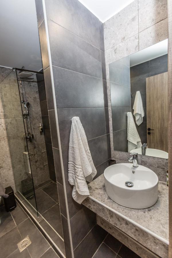 Raise Athens Metro Apartments ภายนอก รูปภาพ